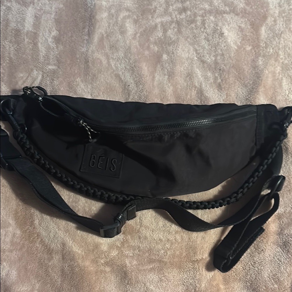 Beis The Pack in Black